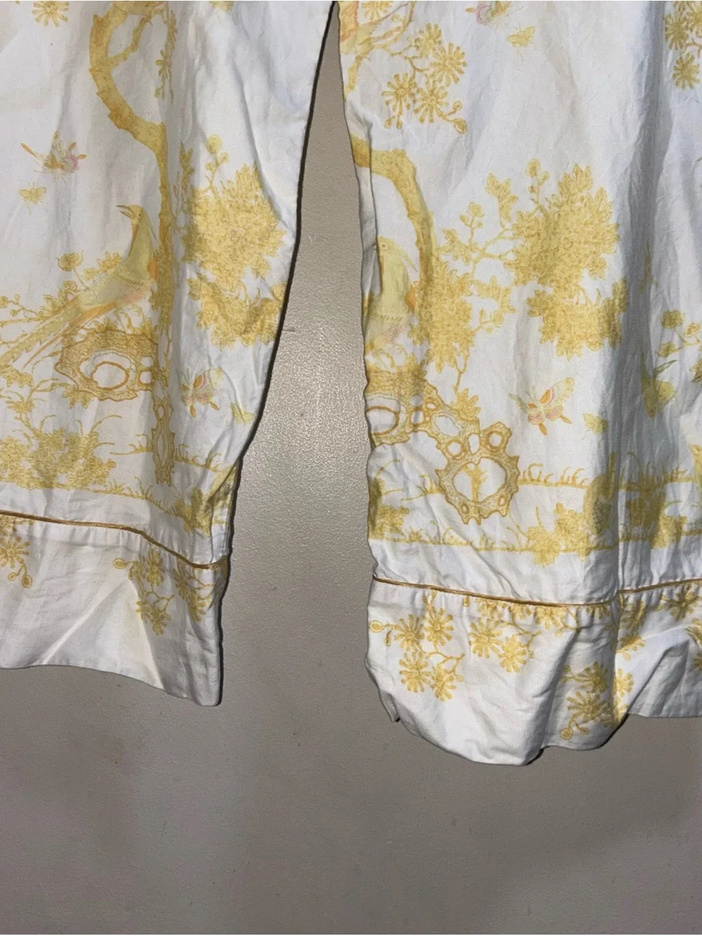 Natori Toile 100% Cotton Sateen Pajama Set White and Yellow - Picture 6 of 13